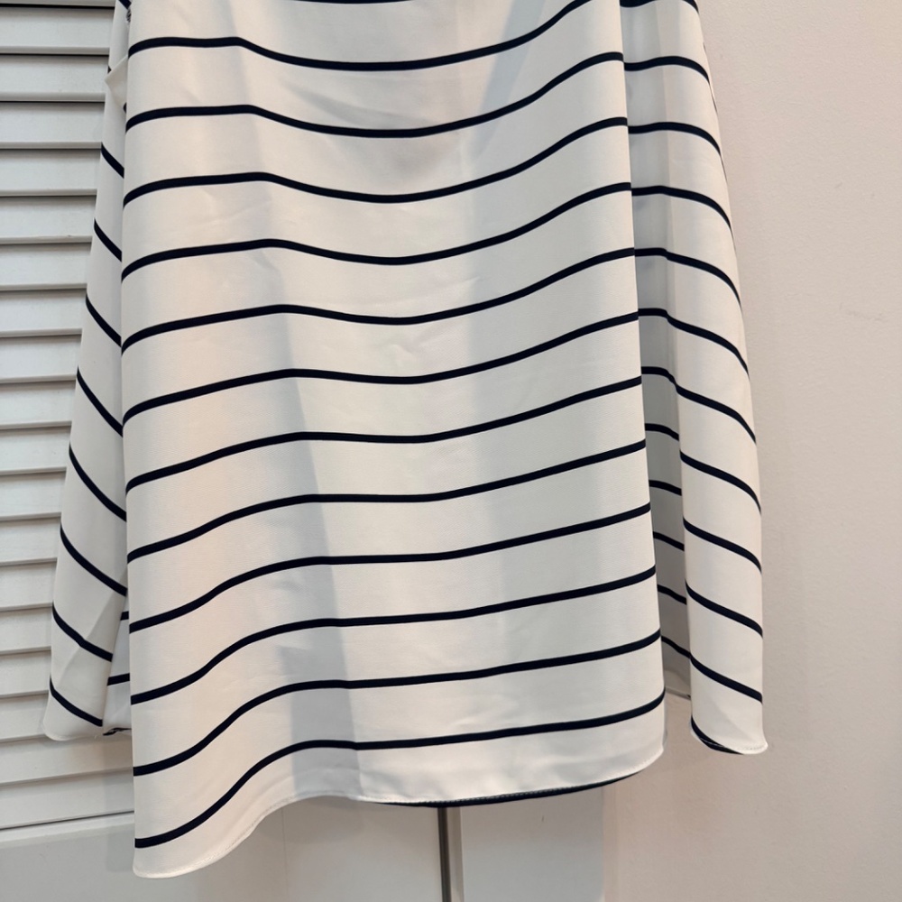 Banana Republic swing tank - Picture 4 of 6